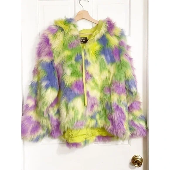 UGG WOMEN’S CLOVE FAUX FUR JACKET IN LEMON LIME AURA - Picture 5 of 6